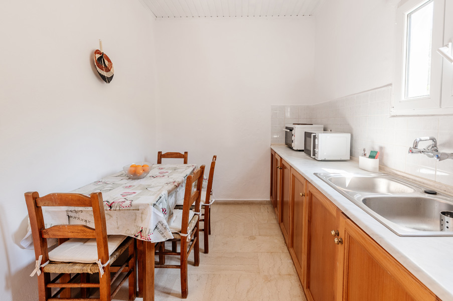 Ferienhaus Alexandros B - Kuche mit Essbereich