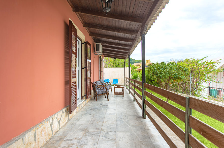 Terrassen rund ums Haus - Villa Popi